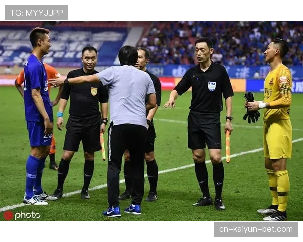 第四官员在换人与补时判罚中的职责与权限